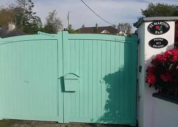 לינה וארוחת בוקר Saint Martin's 4*